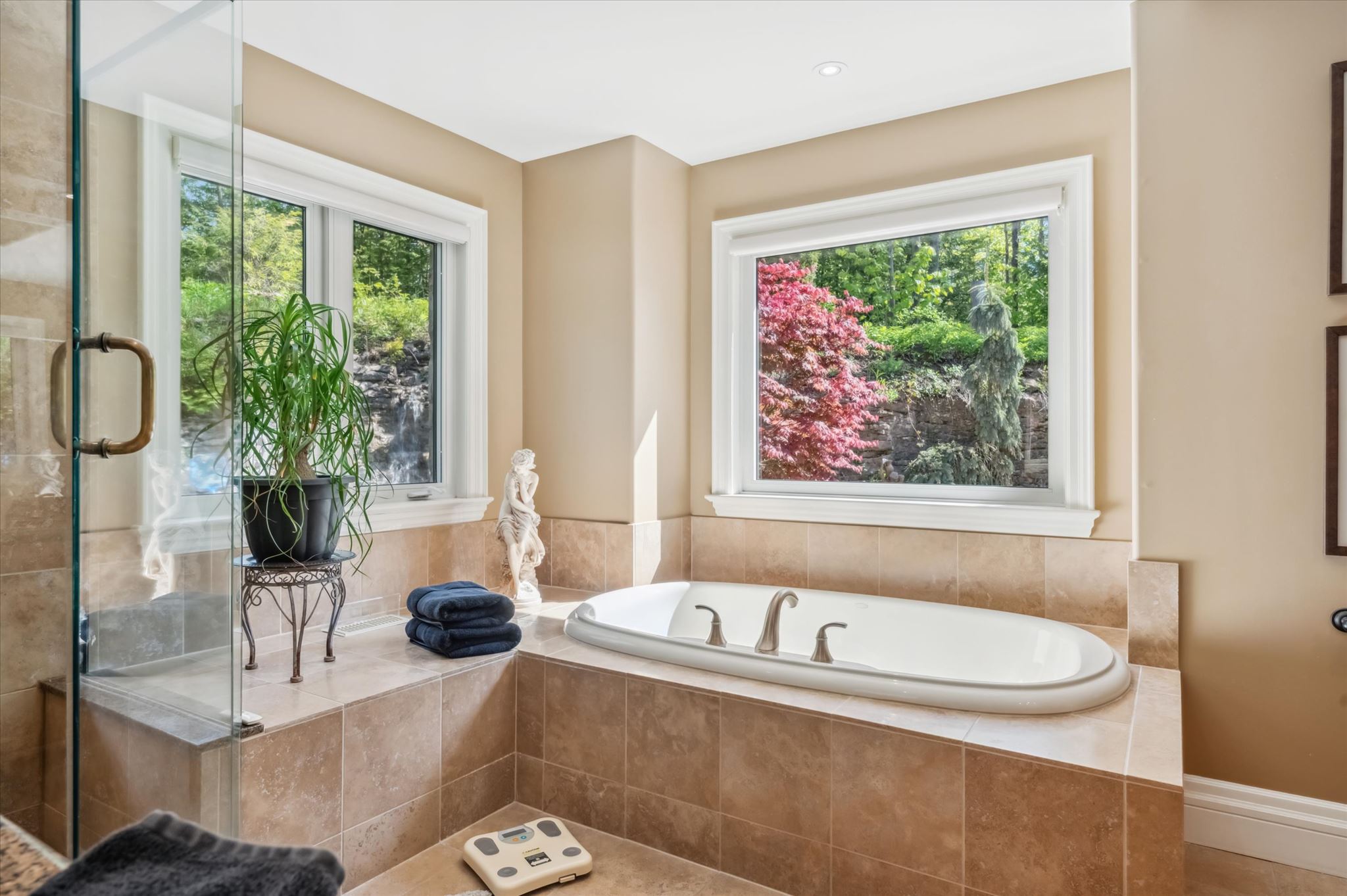 Primary ensuite tub
