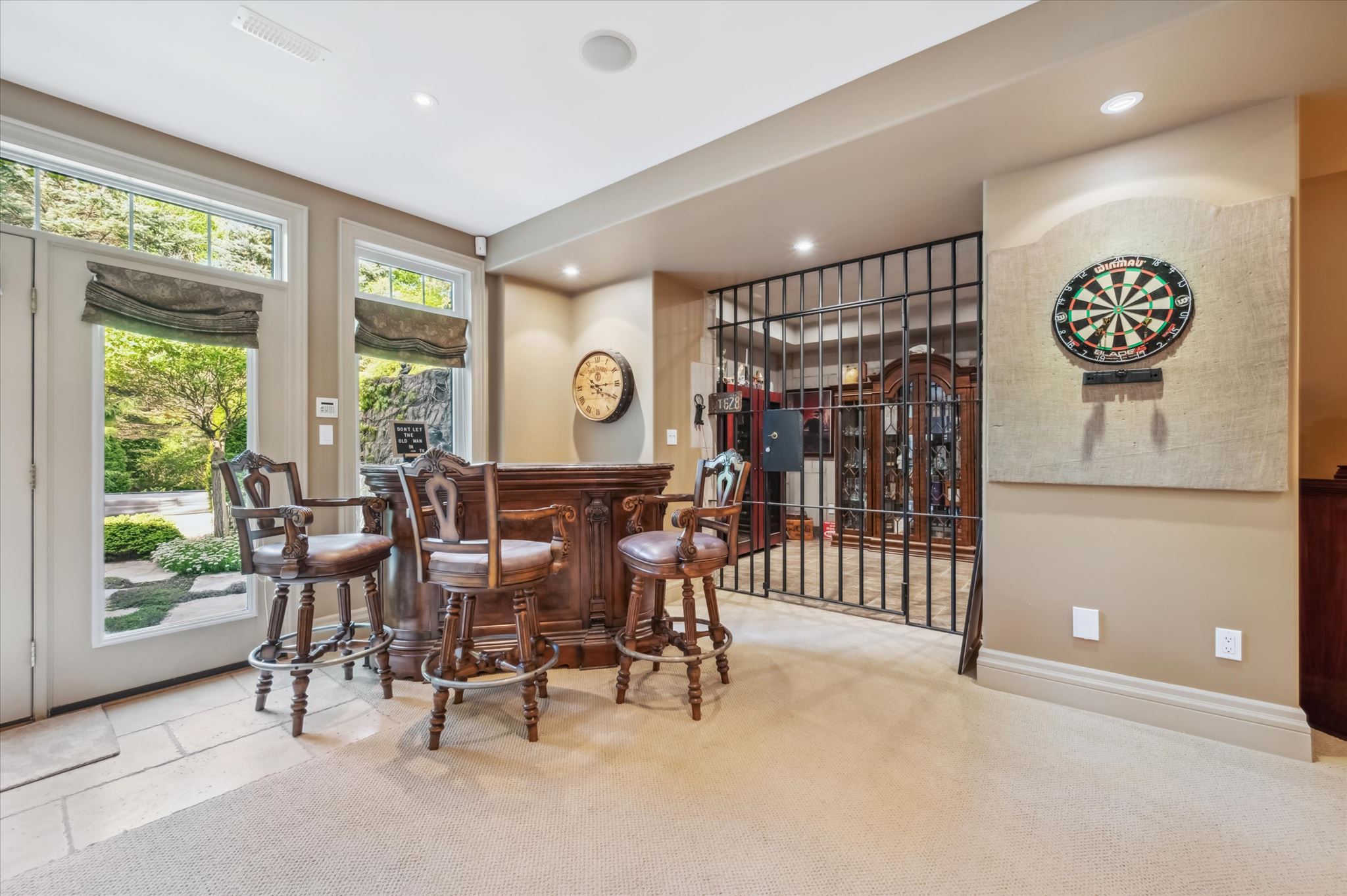 Bar and wine cellar