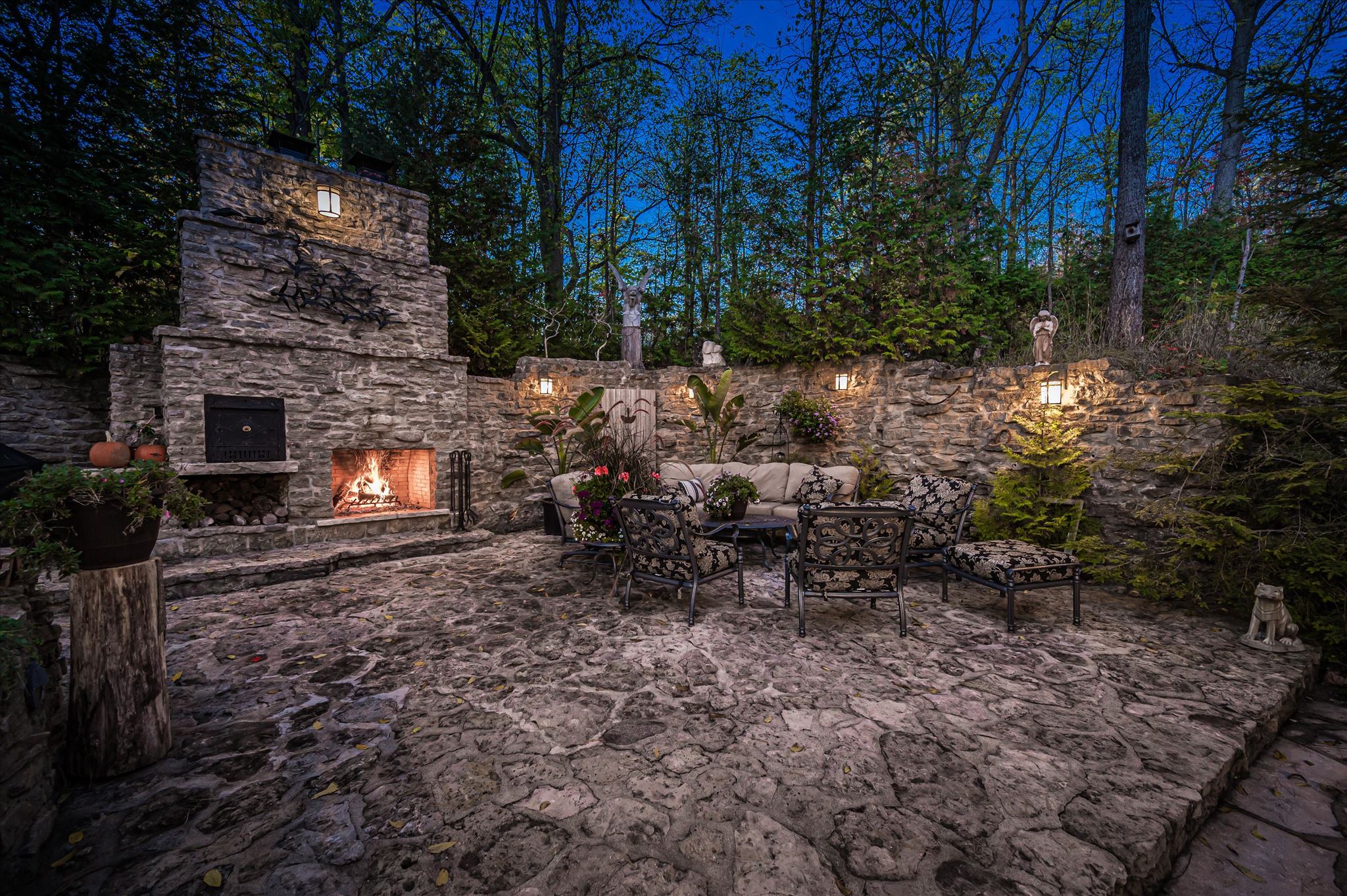 Outdoor fireplace